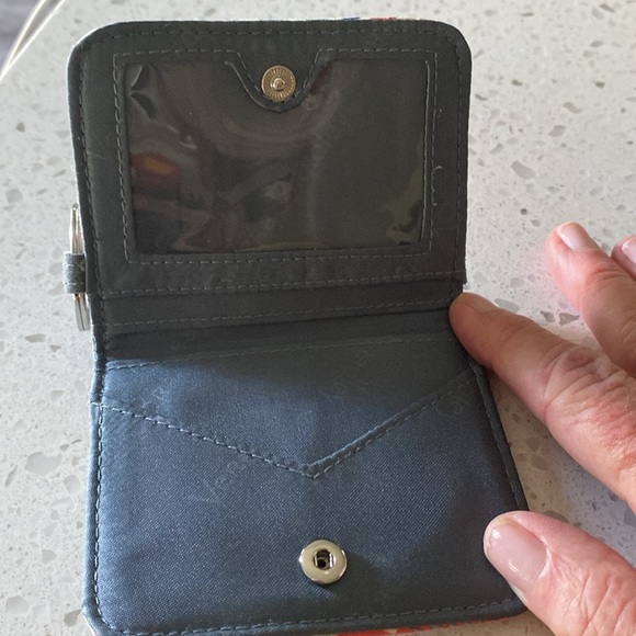 Vera Bradley Nomadic Floral Key chain card holder grey/coral/seafoam quilted - Picture 2 of 7